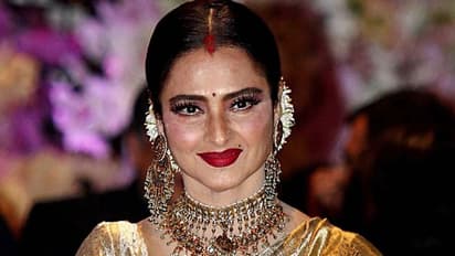 ಬಾಲಿವುಡ್‌ ನಟಿ ರೇಖಾ ಮನೆ ಸೀಲ್‌ಡೌನ್‌; ಸ್ವಯಂ ಕ್ವಾರಂಟೈನ್‌ಗೆ ಒಳಗಾದ ನಟಿ!