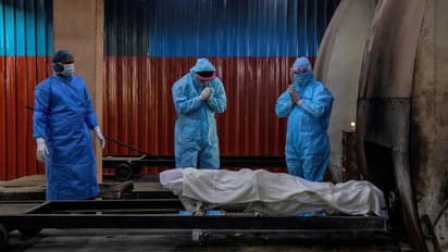 தி.மலையில் அதிர்ச்சி சம்பவம்.. கொரோனாவால் காலையில் மனைவி பலி.. அதிர்ச்சியில் மாரடைப்பால் மாலையில் கணவர் மரணம்