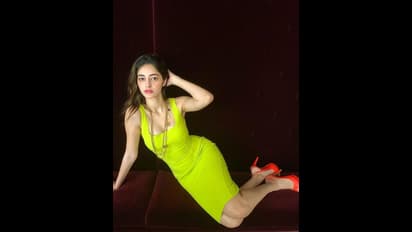 सोशल मीडिया में छाया है अनन्या पांडे का हॉट अंदाज-देखें PHOTOS