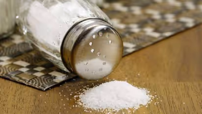 സോഡിയത്തിന്റെ അളവ് കുറയാതിരിക്കാൻ ഈ ഭക്ഷണങ്ങൾ കഴിക്കാം...