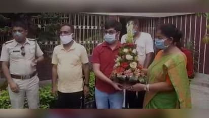 মুখ্যমন্ত্রীর শুভেচ্ছা পেয়ে উৎফুল্ল সমাদৃত, আইসিএসই-র কৃতী ছাত্রের বাড়িতে উৎসবের আবহ