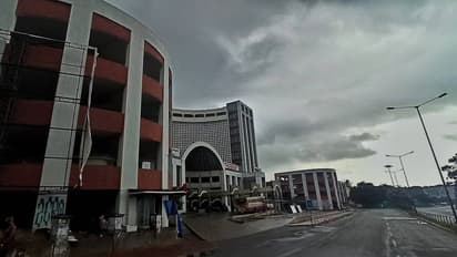 കൊവിഡ് ഭീതി: തിരുവനന്തപുരത്തെ തീരദേശ റോഡ് അടച്ചു