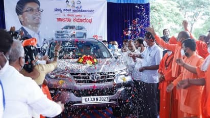 ಸ್ಮಶಾನದಲ್ಲಿಯೇ ಹೊಸ ಕಾರಿಗೆ ಪೂಜೆ: ವಾಹನ ಸಂಖ್ಯೆ 2023ರ ಗುಟ್ಟು ಬಿಚ್ಚಿಟ್ಟ ಜಾರಕಿಹೊಳಿ