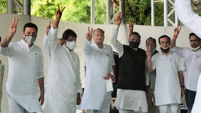 পাইলট ইস্যুতে এবার রাজ্যপালের সঙ্গে বিবাদে গেহলট, বললেন ওপর মহলের চাপ রয়েছে