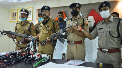 ഉത്തർപ്രദേശിൽ വികാസ് ദുബെയുടെ വസതിയിൽ നിന്ന് തോക്കുകൾ കണ്ടെത്തി