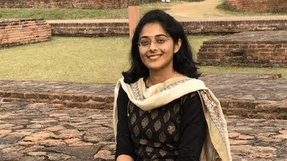 This MP girl overcame language barriers and cracked UPSC to become an IAS officer