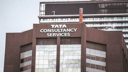 ఆఫీసుకు రమ్మని ఉద్యోగులపై ఒత్తిడి చేయడం లేదని TCS ప్రకటన..ఆరోపణలు నిరాధారమని ఖండన..