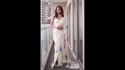 தளபதியுடன் அசத்தலாக நிற்கும் மாளவிகா மோகனன்... பர்த்டே பேபிக்கு படக்குழு கொடுத்த சர்ப்ரைஸ்...!