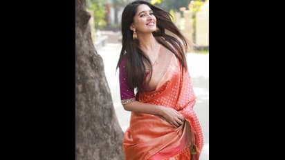 சேலை கட்டி மனதை வசீகரிக்கும் சின்னத்திரை நயன்தாரா  வாணி போஜன்..! வாயடைத்து போகும் ரசிகர்கள்!