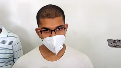 সেনার ডাক্তার হওয়া লক্ষ্য, মায়ের কাছেই পড়াশোনা - কী জানালো মাধ্যমিকে প্রথম অরিত্র পাল