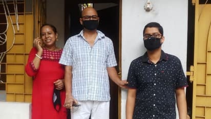 মাধ্যমিকে সম্ভাব্য অষ্টম জলপাইগুড়ির বরুণাদিত্য, খুশির হাওয়া পরিবারে