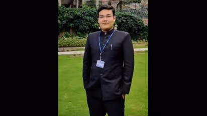 Success Story: पिता ने जबरदस्ती करवाई इंजीनियरिंग, JEE में फेल होने वाला बेटा बन गया IAS