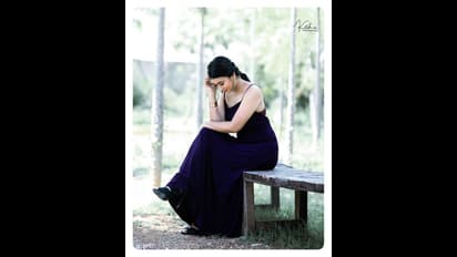 பளபளக்கும் அழகில் பளீச் என தொடையை காட்டி வித விதமாக போஸ் கொடுக்கும் பானு ஸ்ரீ