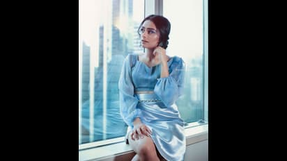 நடிகைகளை மிஞ்சிய கவர்ச்சியை வாரி இறைக்கும் சூப்பர் சிங்கர்  பிரகதி!