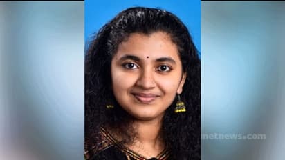 കലയോടൊപ്പം പഠനത്തിലും തിളക്കമാർന്ന വിജയം; 1200 ൽ 1200 മാർക്കും വാങ്ങി ദൃശ്യ