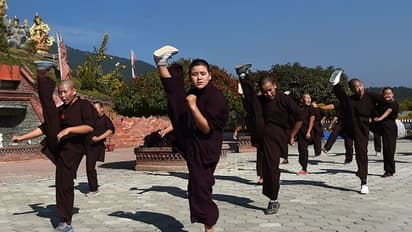 ധ്യാനം മാത്രമല്ല, കുങ്ഫുവും സൈക്കിള്‍ യാത്രകളും സന്നദ്ധസേവനങ്ങളുമുണ്ട്; കാണാം, കുങ്ഫു സന്യാസിമാരുടെ ജീവിതം