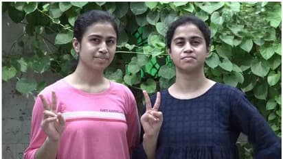 ഒരേ മുഖം, ഒരേ താത്പര്യങ്ങൾ, ഒരേ ശീലങ്ങൾ; പരീക്ഷയിലെ മാർക്കും ഒപ്പത്തിനൊപ്പം നേടി ഇരട്ടപെൺകുട്ടികൾ