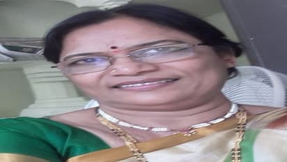 జ్వలిత తెలుగు కవిత: పక్కనే వెన్ను పోట్లుంటాయి