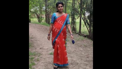 சீரியலிலும் கர்ப்பம்... நிஜத்திலும் கர்ப்பம்... பெரிய வயிறுடன் விதவிதமாக போஸ் கொடுத்த பாண்டியன் ஸ்டார் மீனா!