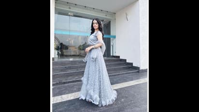 கொள்ளை அழகில்... ரசிகர்கள் மனதை பறிக்க கொக்கி போடும் இந்த நடிகை யார் தெரியுமா?