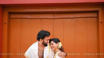 பிரபல தொகுப்பாளினிக்கு சத்தமில்லாமல் நடத்த திருமணம்..! கண்ணே பட்டுடும்... அழகிய ஜோடிகளின் போட்டோஸ் இதோ..!