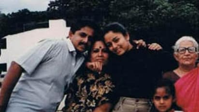 மறைந்த நடிகை சௌந்தர்யாவின் இதுவரை  பார்த்திடாத சில அரிய புகைப்படங்கள்!