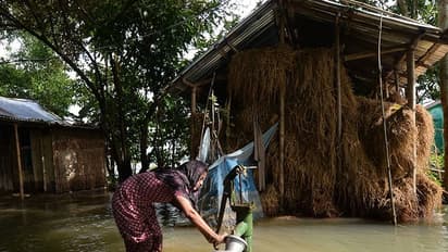 করোনা সংক্রমণের মধ্যেই প্রকৃতির চোখ রাঙানি, ছবিতে দেখুন বাংলাদেশের বন্যা