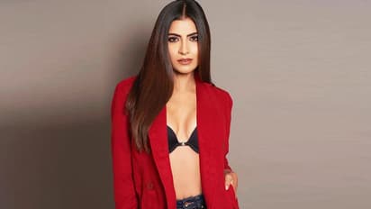 होम क्वारंटिन में सोशल मीडिया में हॉट फोटोज को शेयर कर रही हैं रेचल