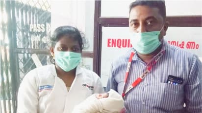 ആശുപത്രിയലേക്ക് പോകും വഴി പ്രസവം; അമ്മയ്ക്കും കുഞ്ഞിനും രക്ഷകരായി 108 ആംബുലൻസ് ജീവനക്കാർ