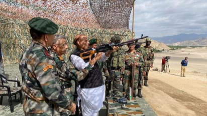 ১০১টি প্রতিরক্ষা সরঞ্জাম আমদানীর ওপর নিষেধাজ্ঞা, রাজনাথের তালিকায় রয়েছে আর্টিলারি-অ্য়াসল্ট রাইফেল