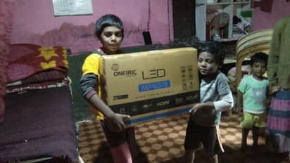 സ്മാര്‍ട്ട് ടിവിയെത്തി, ഇനി ഗൗതമിനും യാദേഷിനും വീട്ടിലിരുന്ന് പഠിക്കാം