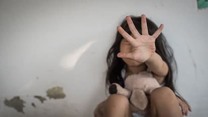 স্ত্রীর পর এবার নেটিজেনদের নিশানায় ধোনির মেয়ে, সোশ্যাল মিডিয়ায় ধর্ষণের হুমকি