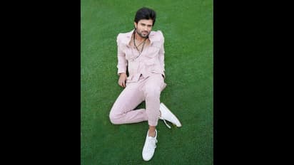 தென்னிந்திய நடிகர்களை வாய் பிளக்க வைத்த விஜய் தேவரகொண்டா... இன்ஸ்டாகிராமில் செய்த இமாலய சாதனை...!