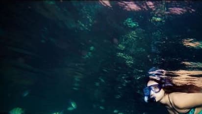 சன்னி லியோனுக்கே சவால் விடுவாங்க போலயே..! ஒல்லி பெல்லி இடுப்புக்காரி இலியானாவின் படு சூடான பிகினி..!