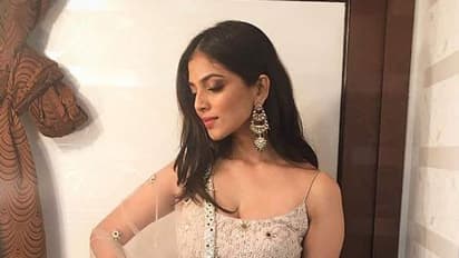 இப்ப கூட இவ்வளவு கிளாமரா?... செம்ம வைரலாகும் மாளவிகா மோகனனின் படுக்கையறை போட்டோ...!