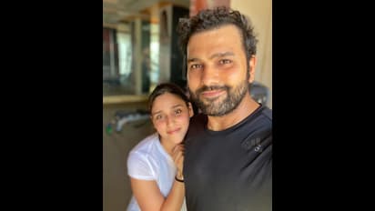 கணவன், தகப்பன், பேட்ஸ்மேன் என எல்லா ரோலையும் சிறப்பாக செய்யும் ரோஹித் சர்மா..! சூப்பர் ஃபோட்டோஸ்