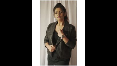 பிக் பாஸ் ஃபைனல்ஸ் முடிஞ்சதுமே ஆரம்பிச்சிடீங்களா? சௌந்தர்யாவின் புகைப்படத்துக்கு தெறிக்கும் கமெண்ட்ஸ்!