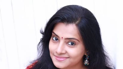 போட்டோ ஷூட் செய்து அசத்தும் அழகி சீரியல் நாயகி ஸ்ருதி ராஜ்