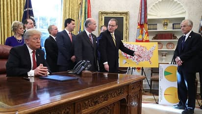 তিন মাস আগেই মহামারির সতর্কতা পেয়েছিলেন, ঘনিষ্ঠ অর্থনীতিবিদ মুখ খুলতেই দারুণ চাপে ট্রাম্প