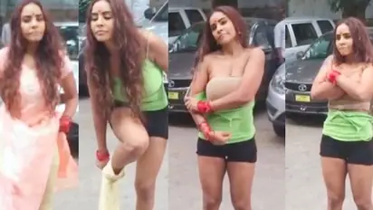 জনসমক্ষে পোশাক খুলে অর্ধনগ্ন শ্রী রেড্ডি, যৌন হেনস্তার বিরুদ্ধে গর্জে ওঠেন তামিল নায়িকা