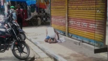 করোনা সন্দেহভাজন ব্যাক্তিকে ঘিরে আতঙ্ক বেহালায়, পুলিশের আসতে দেরি বলে অভিযোগ