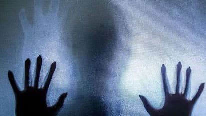 అనుమానాస్పదంగా తొమ్మిదేళ్ల చిన్నారి ఉరి ! కారణం అదేనా.. !!