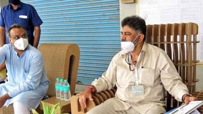 కర్ణాటక పీసీసీ చీఫ్ డీకే శివకుమార్ కు కరోనా: ఆసుపత్రిలో చేరిక