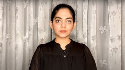 'ഇത് അന്തസ്സുള്ള പരിപാടിയാണെന്ന് വിചാരിക്കുന്നവരോട്'; സൈബര് അതിക്രമികള്ക്ക് 'പ്രണയലേഖനമെഴുതി' അഹാന