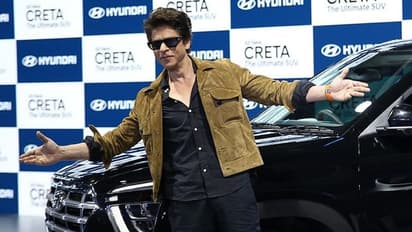 পিছনের আসনে শাহরুখ, সামনের আসনে মমতা, গাড়ি কেন লাগিয়েছিল ছুট