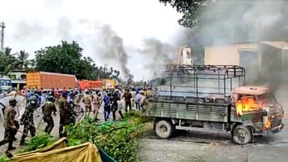 চলল কাঁদানে গ্যাসের গোলা, জ্বলল বহু বাস - কিশোরী খুনের ঘটনায় চোপড়ায় তীব্র জনতা-পুলিশ সংঘর্ষ