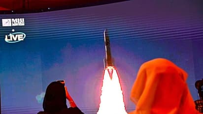 লালগ্রহের উদ্দেশ্যে পাড়ি দিল আমিরশাহি-ও, জাপানি রকেটের গুঁতোয় পিছনে পড়ল চিন-আমেরিকা