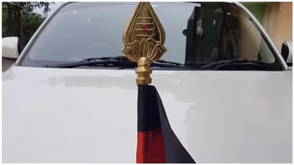 முருகப்பெருமான் வேலில் பறக்கும் திமுக கொடி... உடன்பிறப்புகளை சடுதியில் மாற வைத்த கந்தன்..!