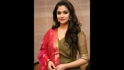 கொள்ளை அழகில் மட்டுமல்ல... க்யூட் ரியாக்‌ஷனிலும் மனதை அள்ளும் கீர்த்தி சுரேஷ்...!