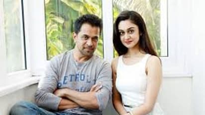 ஆக்‌ஷன் கிங் அர்ஜுன் மகளா இப்படி?... ஓவர் கிளாமர் போட்டோவை பார்த்து வாய்பிளக்கும் ரசிகர்கள்...!